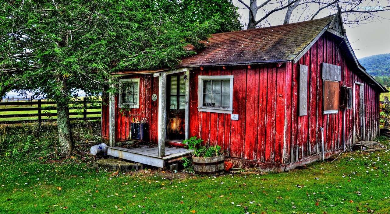 Παλιό κόκκινο σπίτι online παζλ