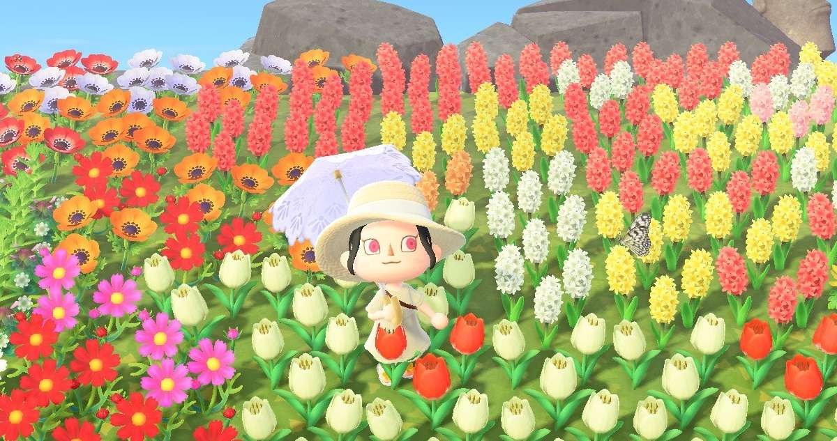 Itachi i ett fält av blommor pussel på nätet