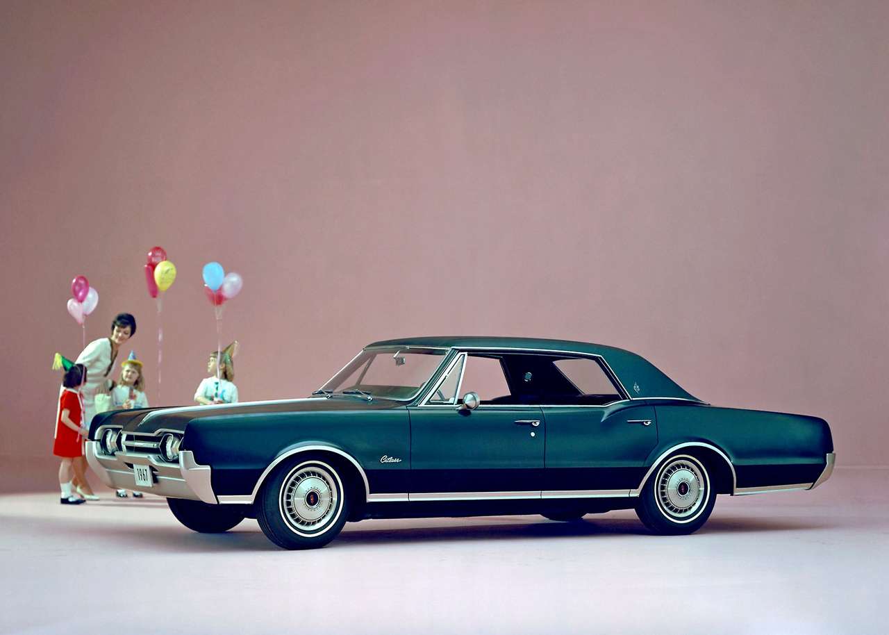 1967 Oldsmobile Cutlass Nejvyšší rekreační sedan skládačky online
