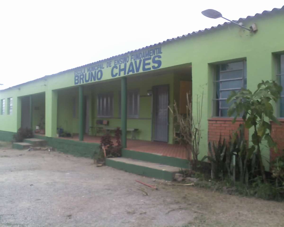 Фасад старой школы Бруно Чавеса пазл онлайн