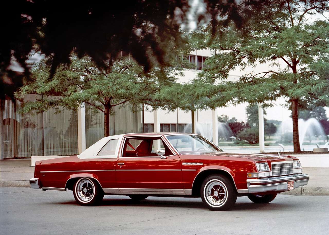 Купе Buick Electra Limited 1977 года выпуска онлайн-пазл