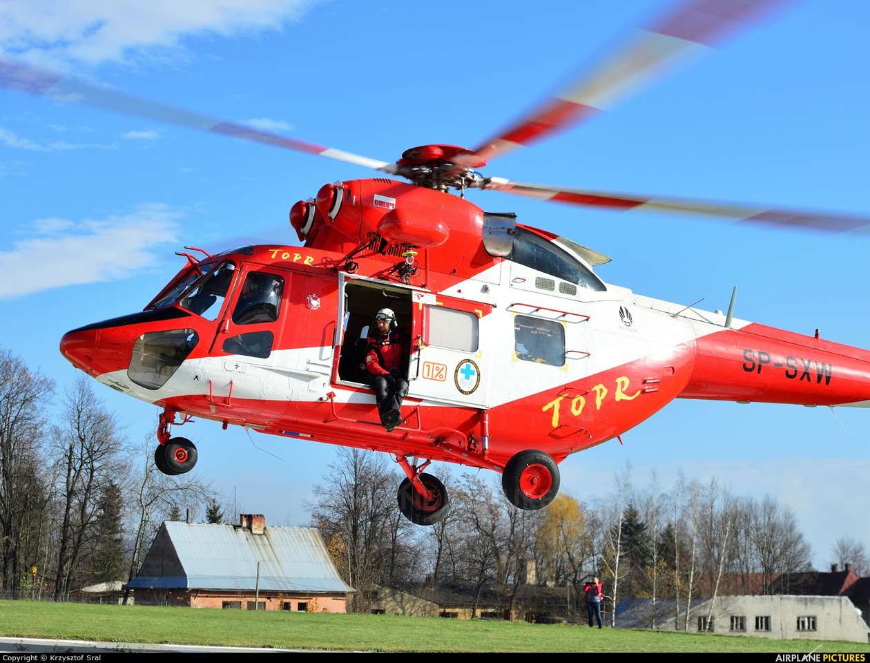 Helicóptero de resgate nas montanhas quebra-cabeças online