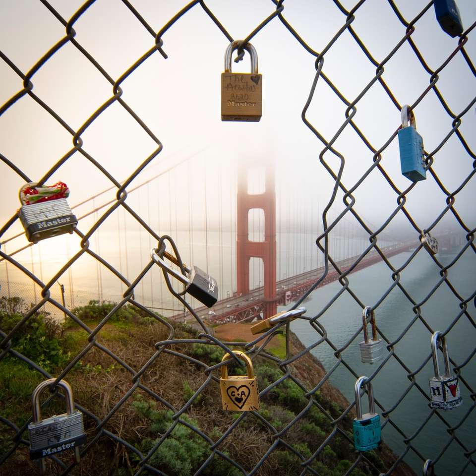 padlock on chain link fence online puzzle