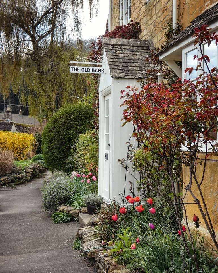 красивая деревня в Великобритании пазл онлайн