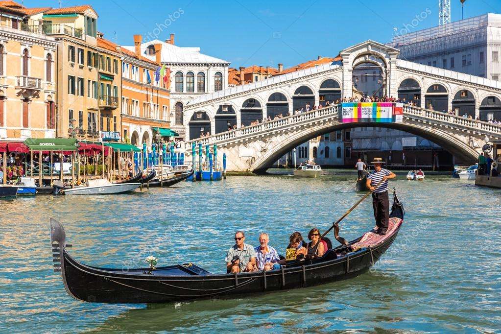 Подорож на гондолі у Венеції онлайн пазл