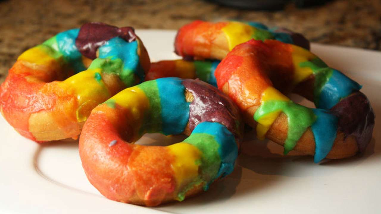 Donuts com cobertura de arco-íris puzzle online