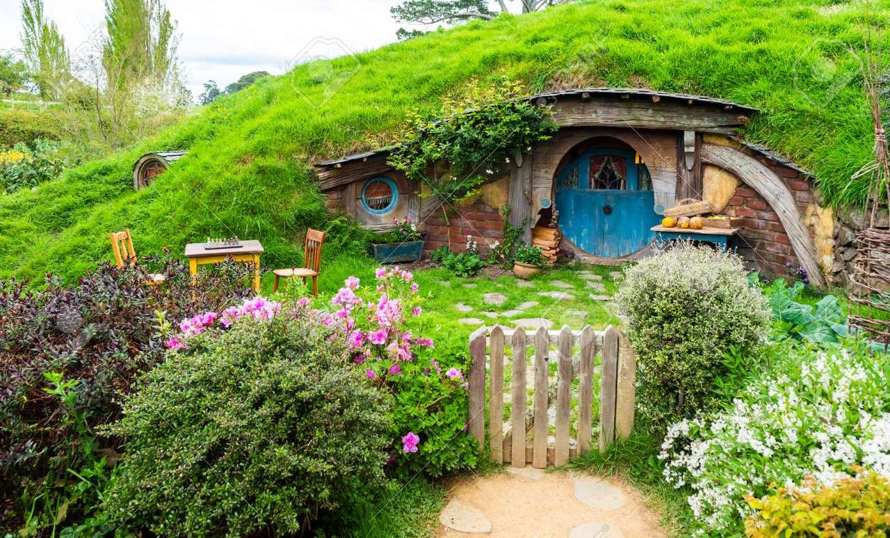 Een fantastische hut - een hobbit in Nieuw-Zeeland legpuzzel online