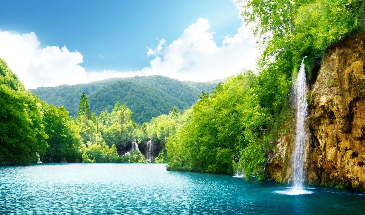 Wasserfall in Kroatien. Online-Puzzle