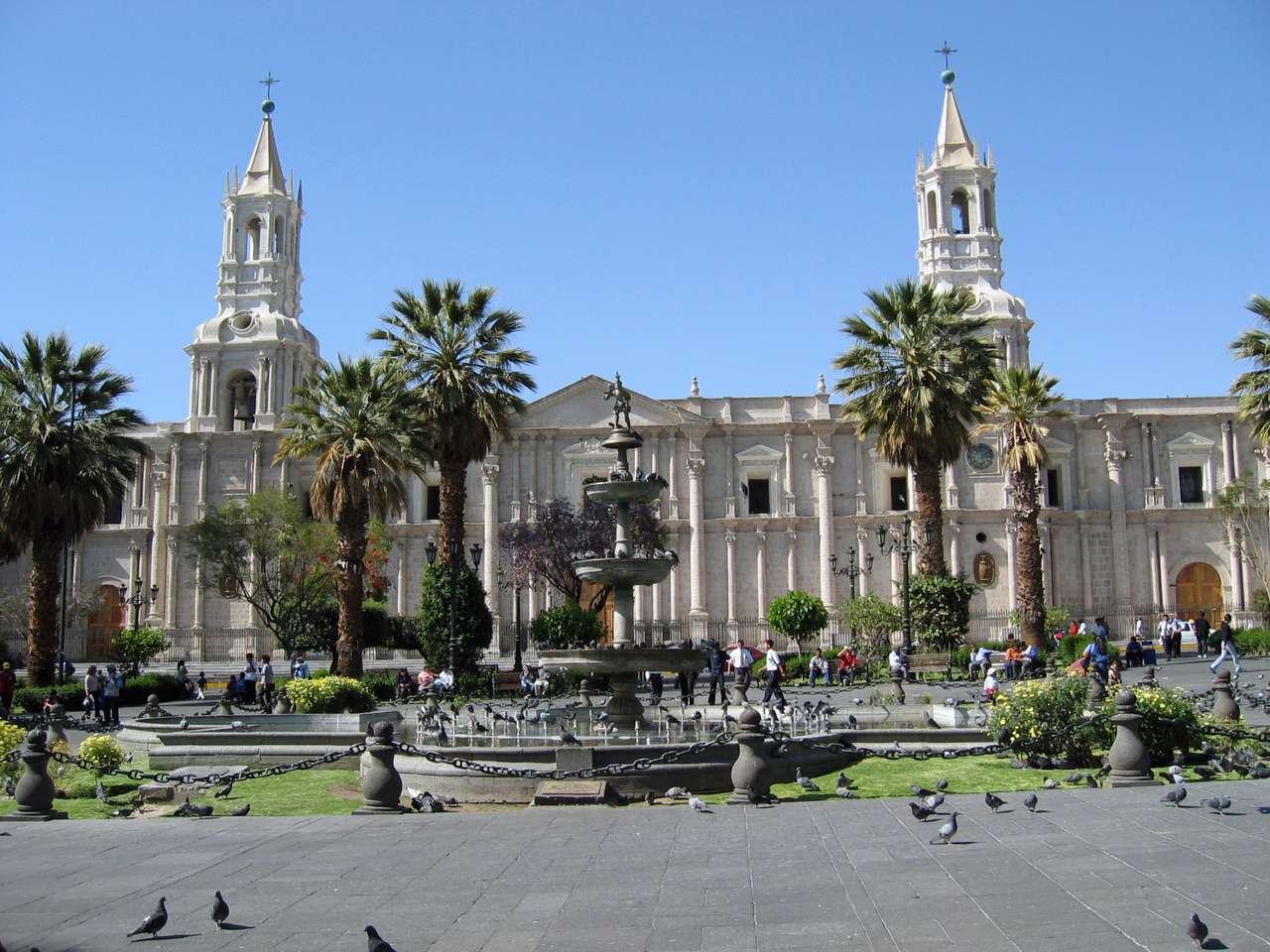 Arms Square of Arequipa online puzzel