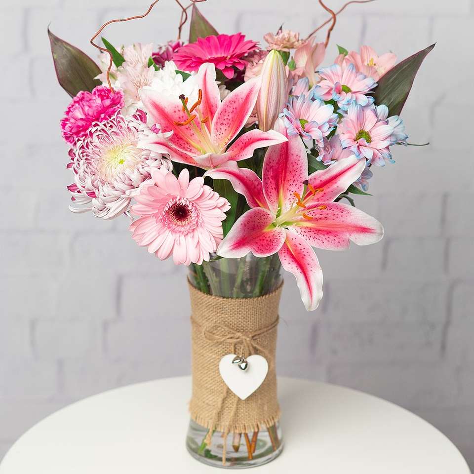Ein rosa Blumenstrauß in einer Vase Online-Puzzle
