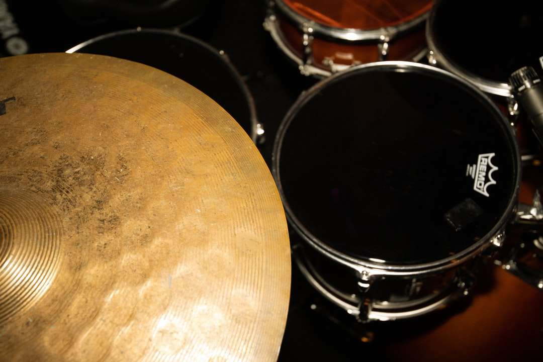 černá a hnědá bicí souprava skládačky online