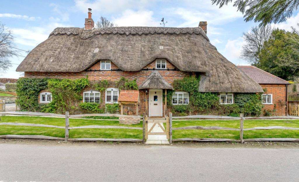 Thatched house jigsaw puzzle online