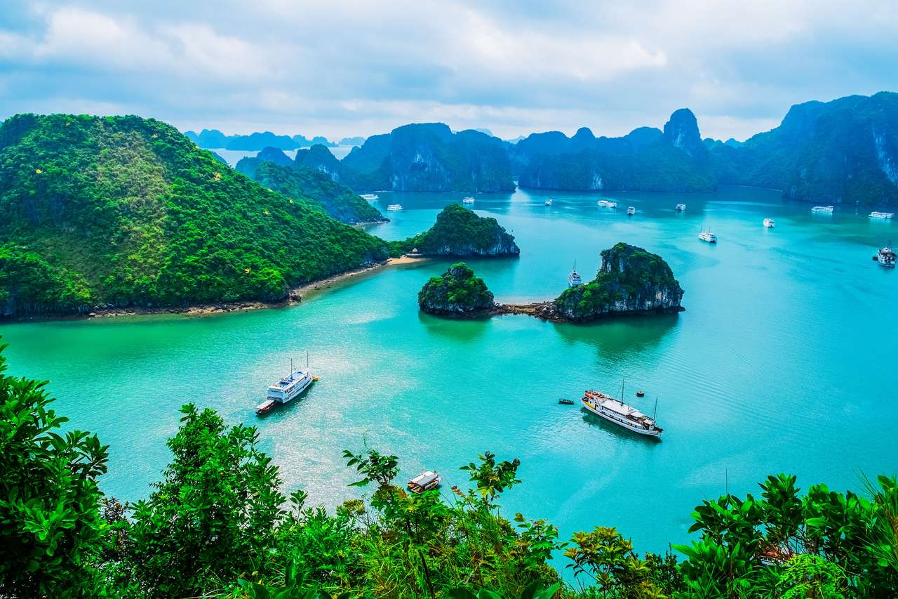 Vista panorámica de las islas en la bahía de Halong, Vietnam, Sou rompecabezas en línea