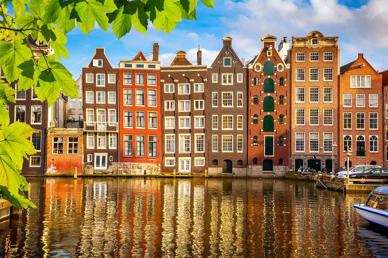 På floden vid Amsterdam Pussel online
