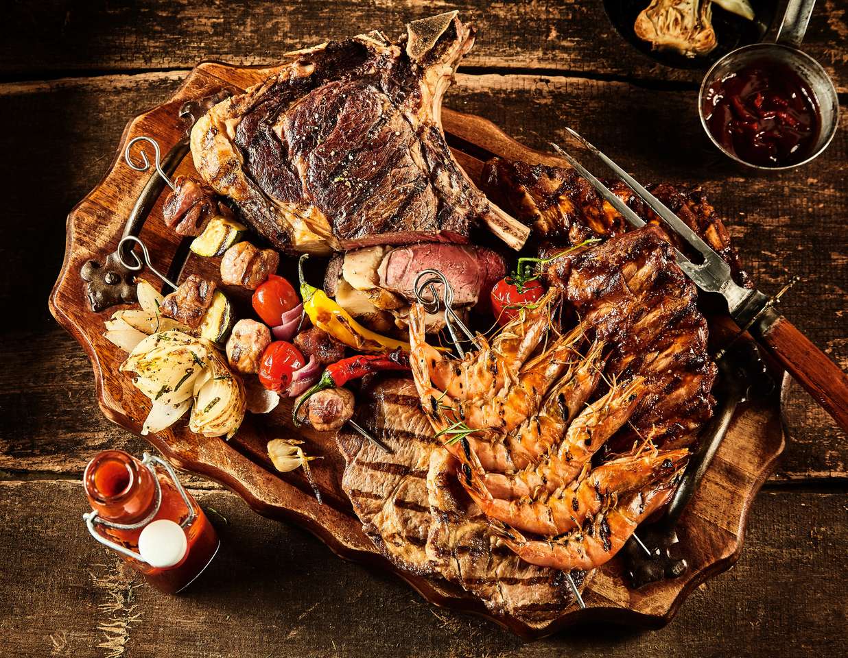Barbecue marhahús, garnélarák és zöldségek kirakós online