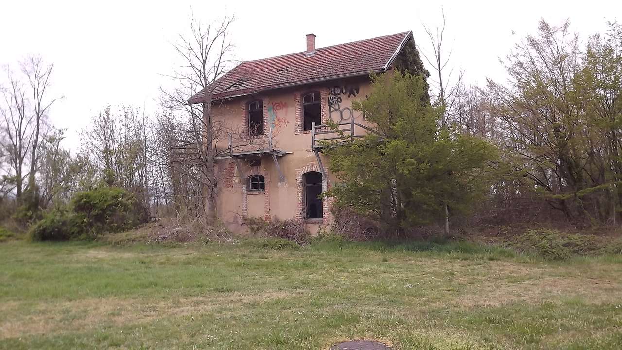 Изоставена къща. онлайн пъзел