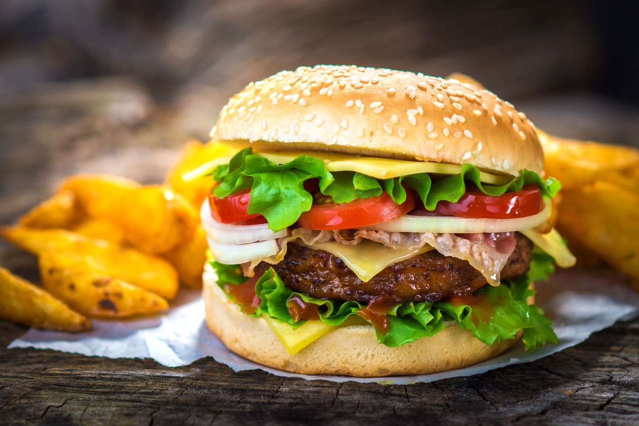Yummy burger med pommes frites pussel på nätet