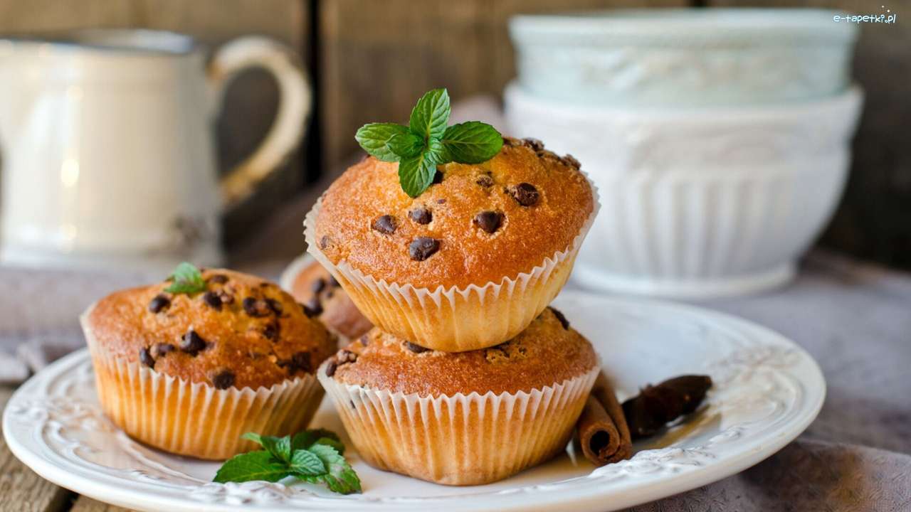 Muffins em um prato puzzle online