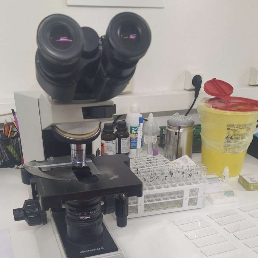 Mikroskop im Labor Online-Puzzle