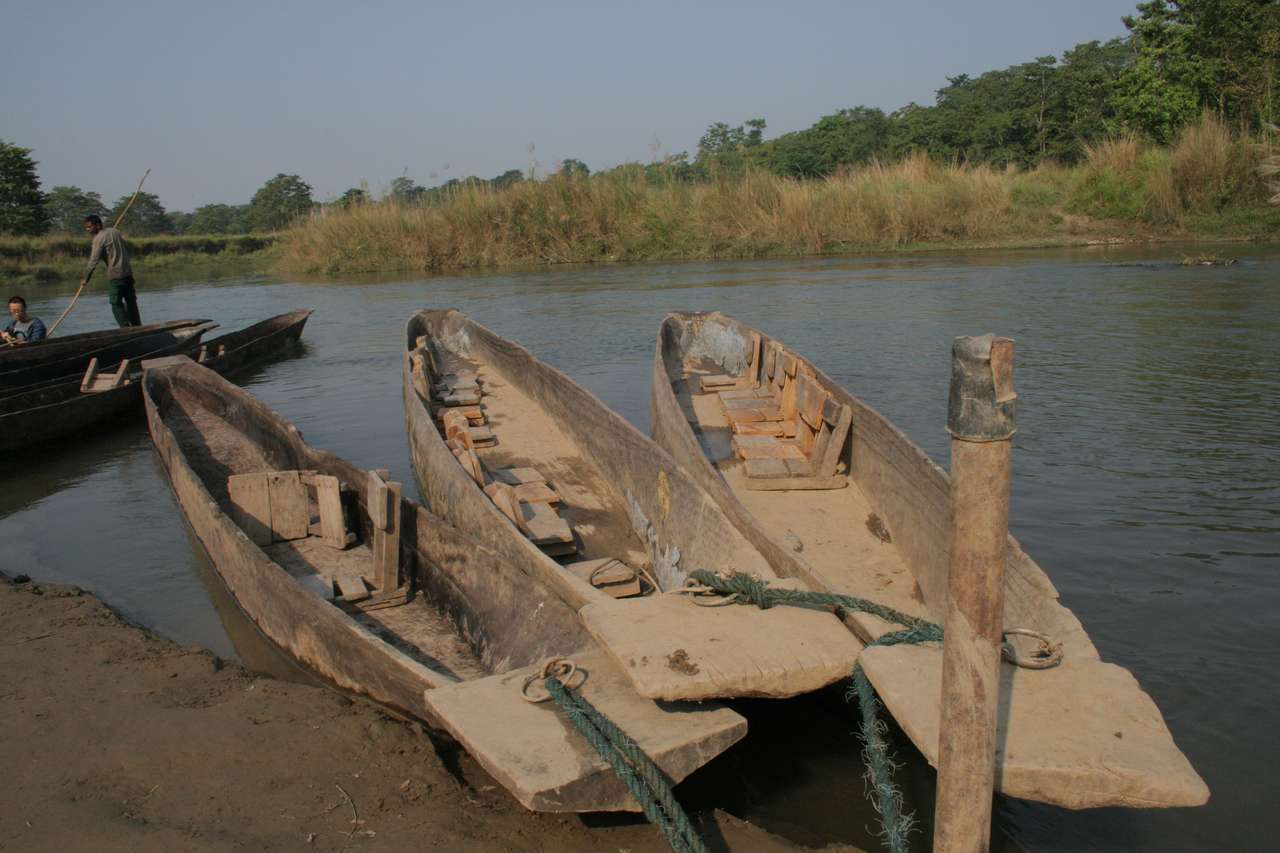 Лодки на реке онлайн-пазл