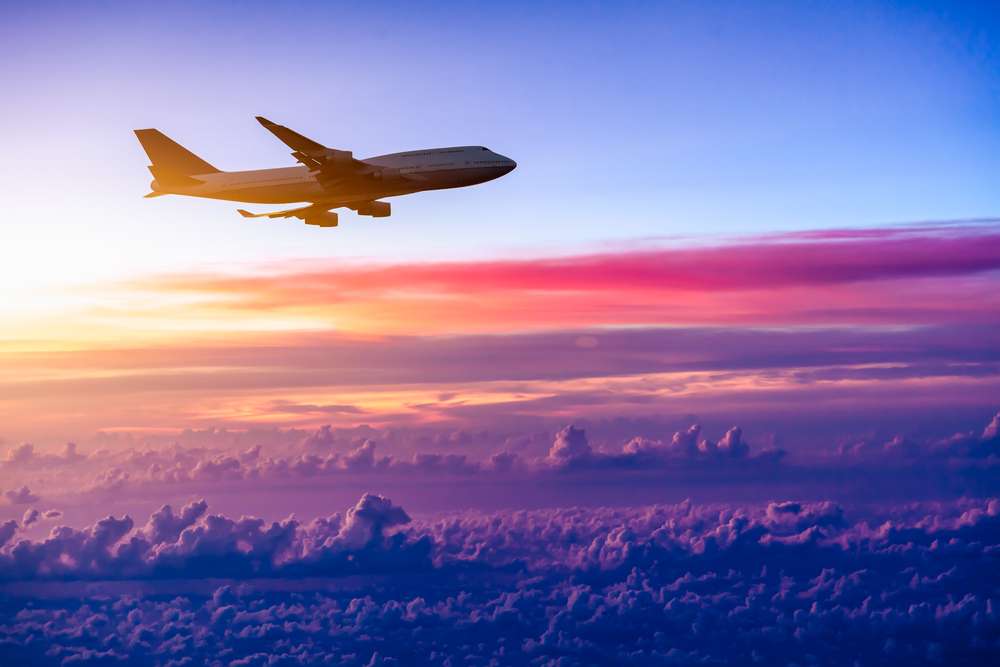Самолет в облаках онлайн-пазл