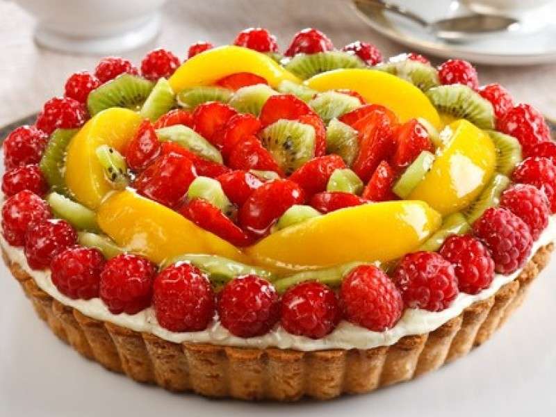 Тарт со сливками и фруктами пазл онлайн