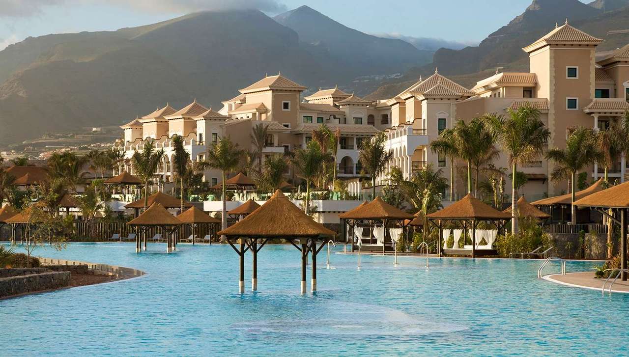 Hotel resort with a swimming pool in the mountains online puzzle