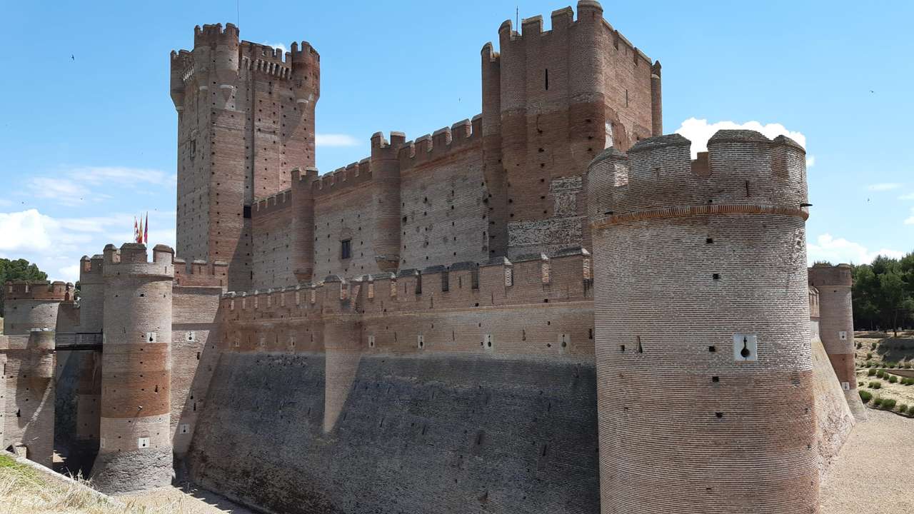 Castelul Mota-Medina al câmpului jigsaw puzzle online