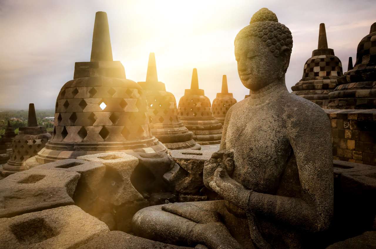 Buddha staty i Indonesien pussel på nätet