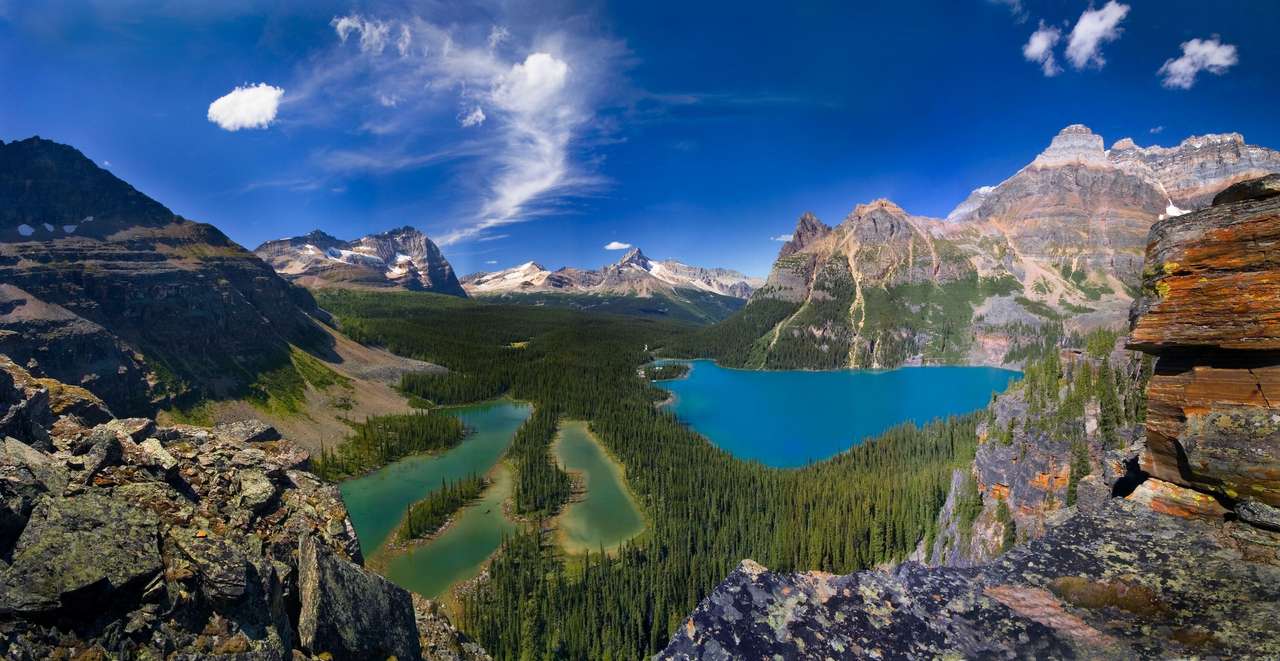 Vackra bergsjöar i kanadensiska Rockies pussel på nätet