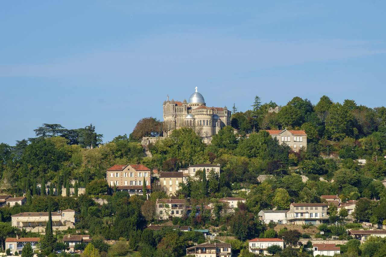 Οχυρωμένη Penne d'Agenais και το λόφο του online παζλ