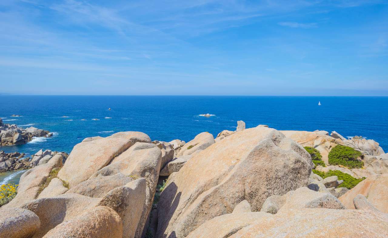 Costa rocciosa dell'isola della Sardegna puzzle online