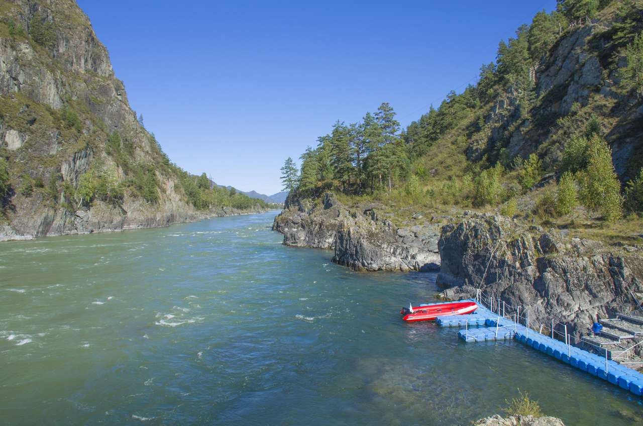 Река Чуя сред планините онлайн пъзел