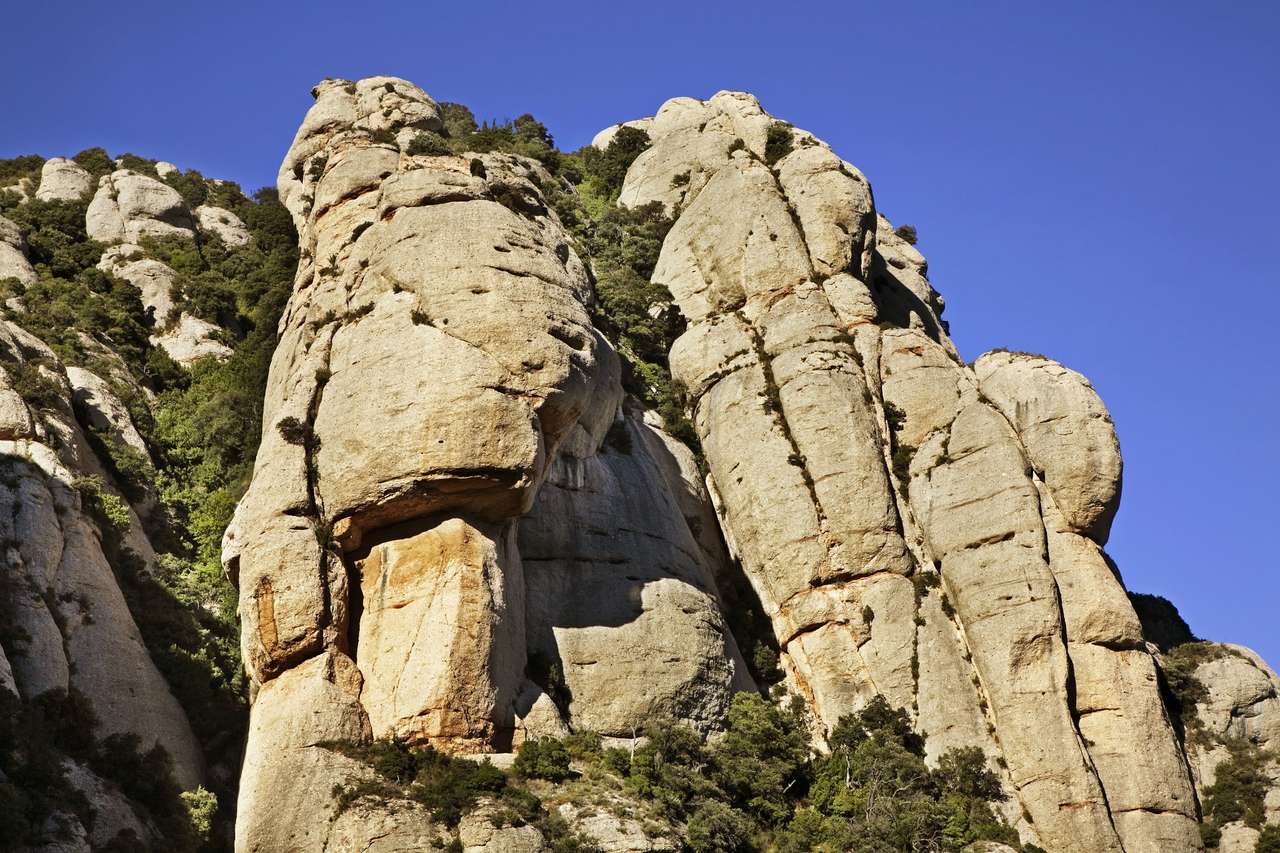 Montserrat βουνό κοντά στη Βαρκελώνη παζλ online