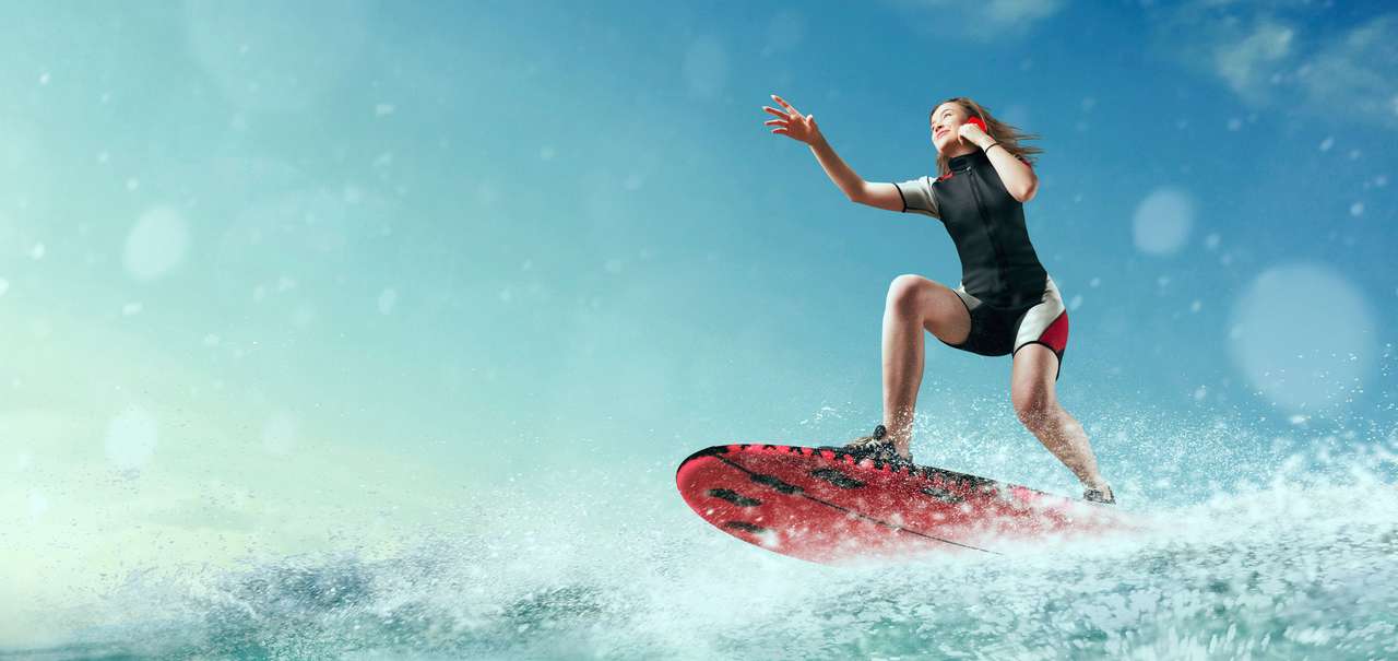 Vrouwelijke windsurfer rijden aan boord online puzzel