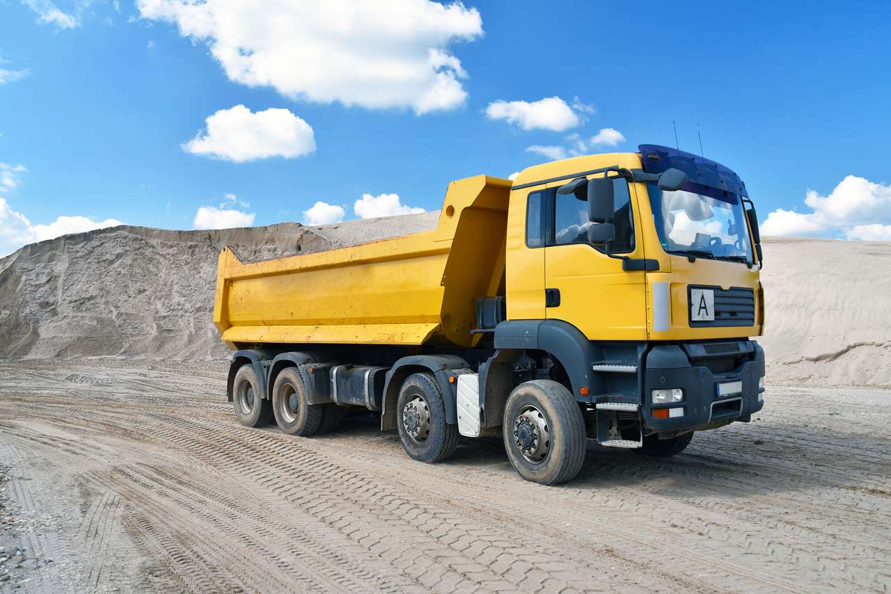 Kamion dopravuje písek online puzzle