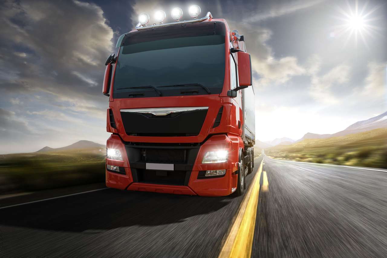 Vrachtwagen op een landweg legpuzzel online