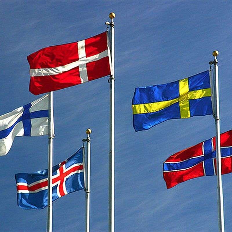 Skandinaviska flaggor Pussel online