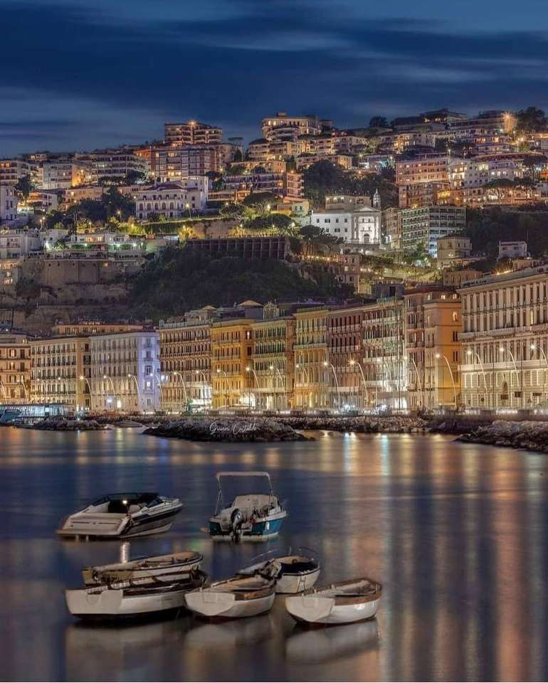 Неаполь на набережной ночью пазл онлайн