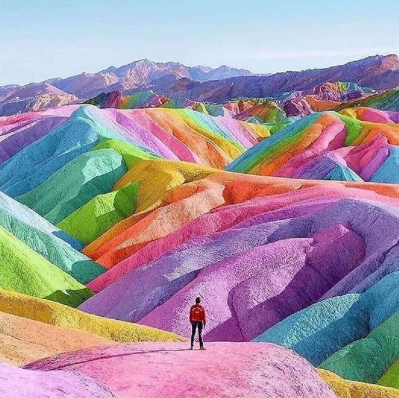 Rainbow Mountains i Peru. pussel på nätet