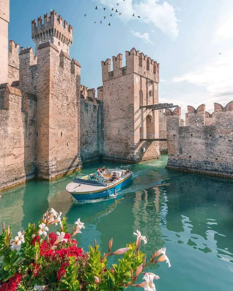 Nad Lake Sirmione. puzzle online