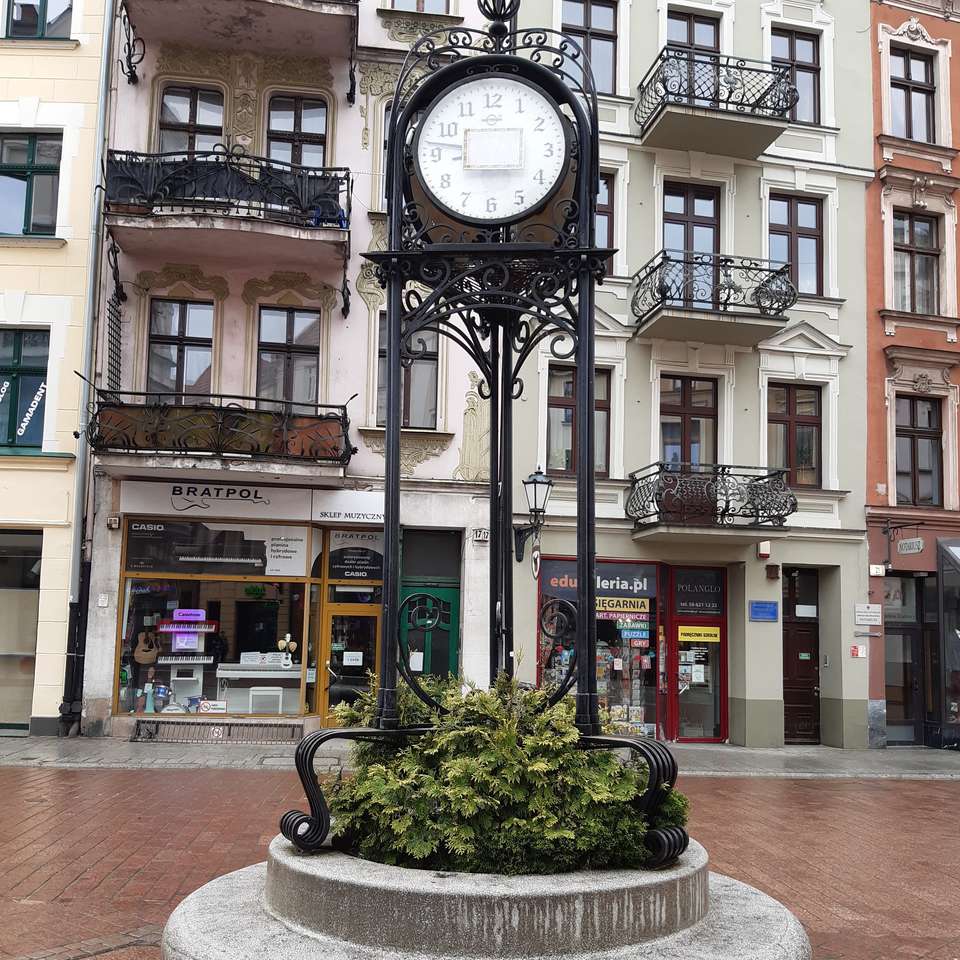 Street clock in Torun online puzzle