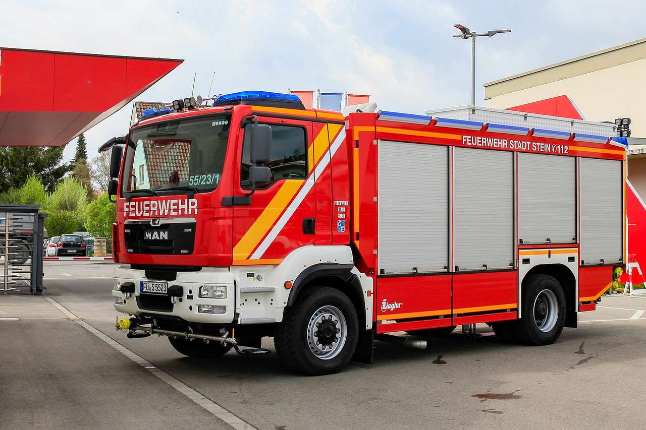 TLF 4000 пожарна бригада камък онлайн пъзел
