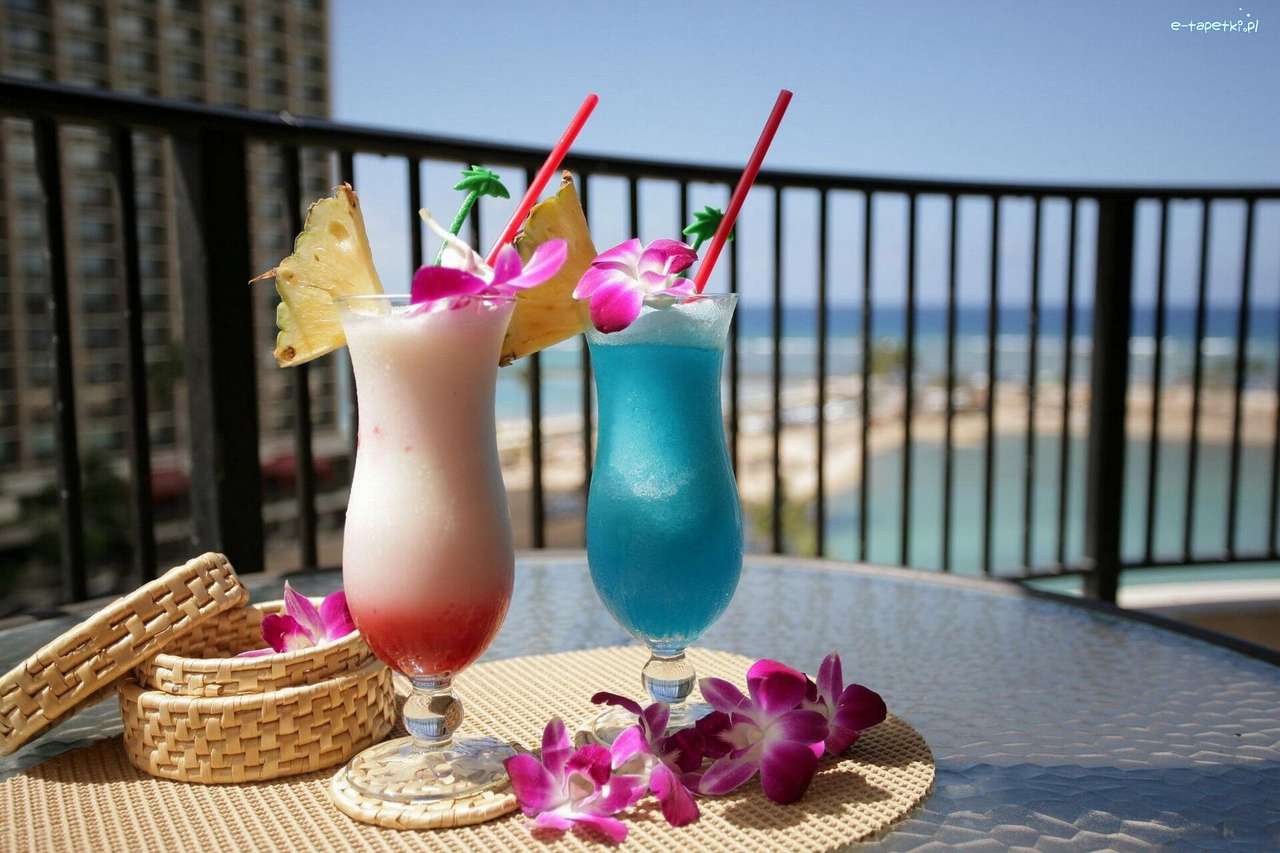 Cocktails på balkongen med utsikt över havet Pussel online