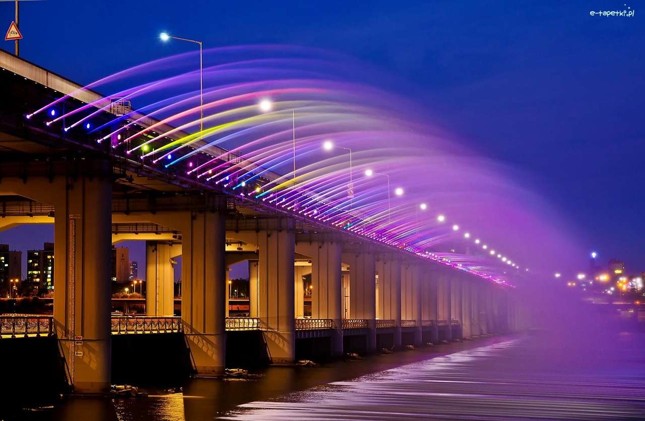 Een brug met twee niveaus met fonteinen in Seoul online puzzel