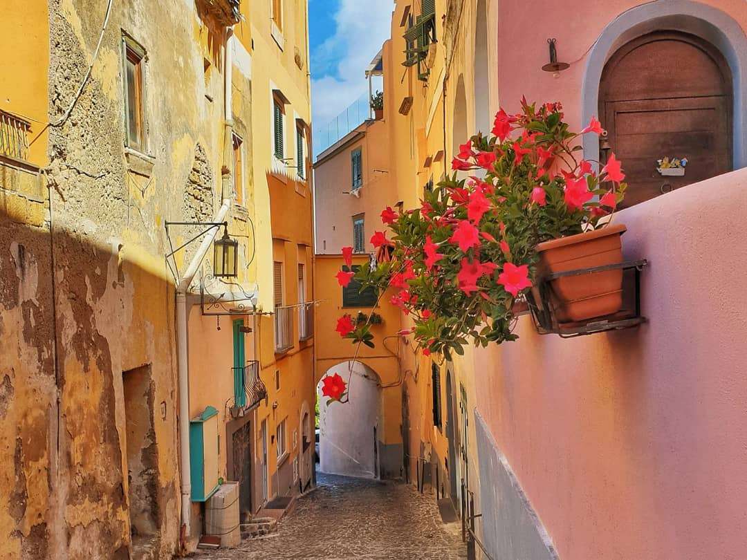 Alley of Procida Naples online puzzle