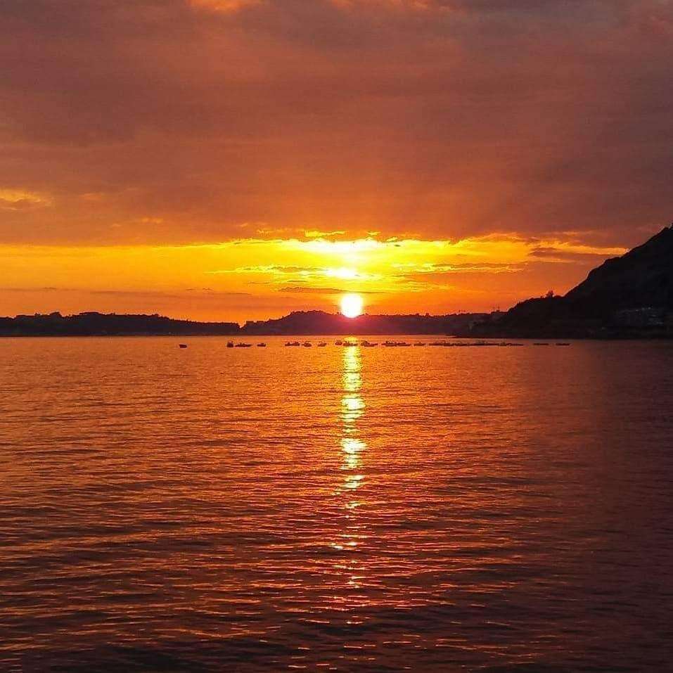Ηλιοβασίλεμα Bagnoli Νάπολη Ιταλία παζλ online