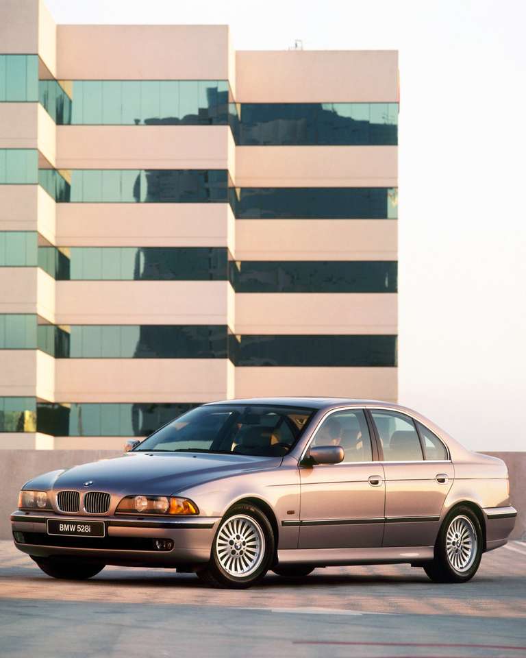 1996 BMW 528I. Puzzlespiel online