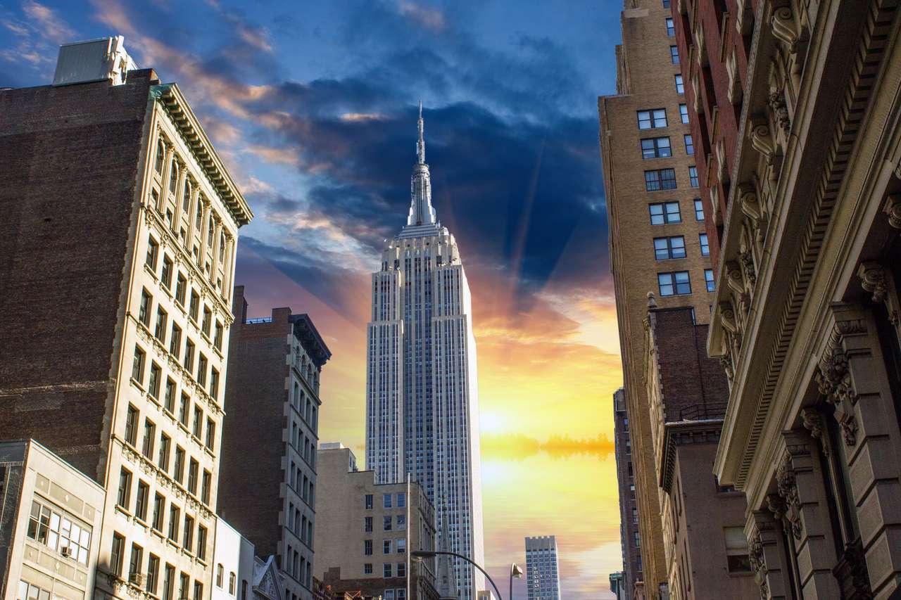 Sky dramatic deasupra orașului New York puzzle online