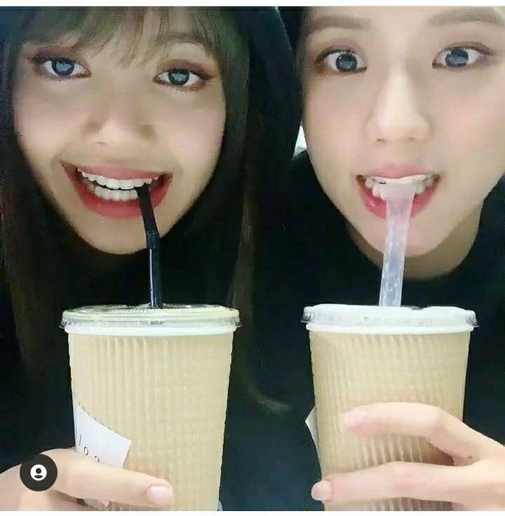Jisoo and Lisa online puzzle